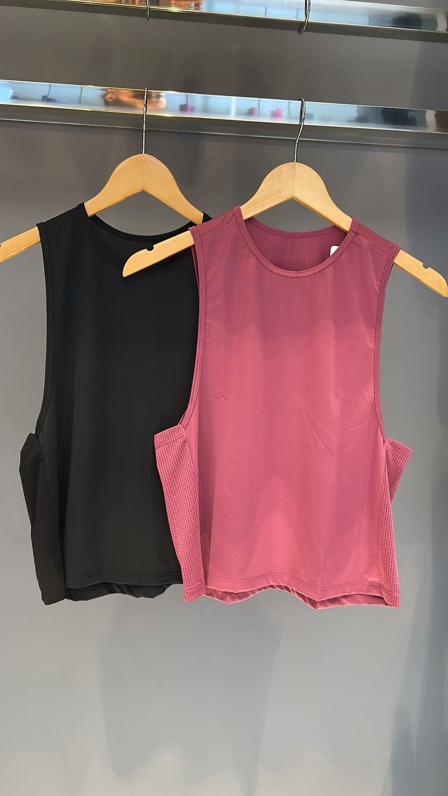Regata Cropped Estilo do Corpo