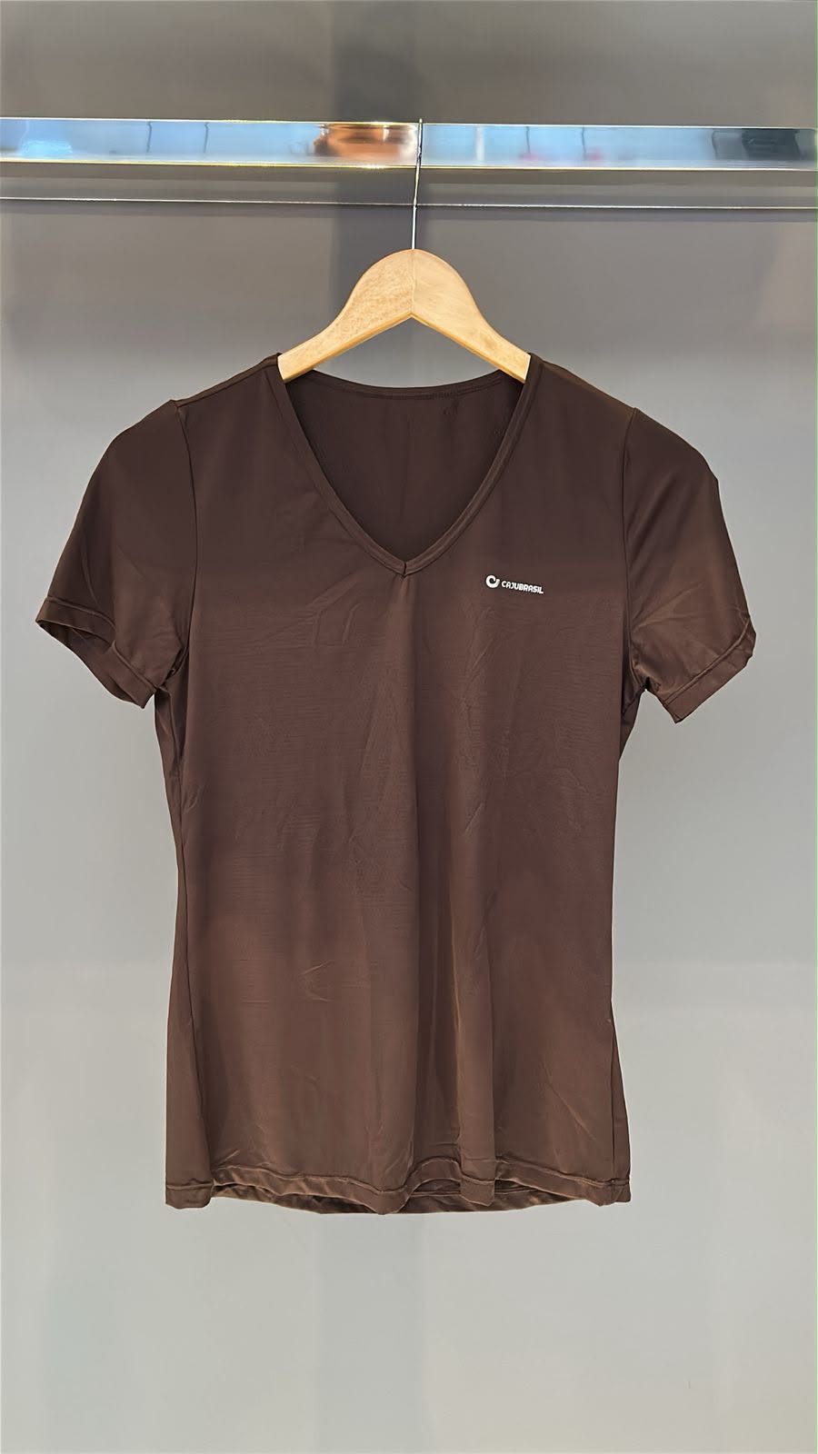 Blusa Clássica Gola em V Caju Brasil